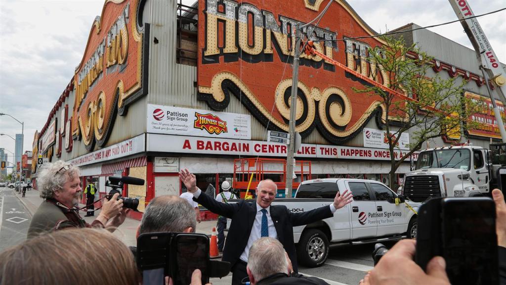 FIN STREAM REVIEW: There’s no doc like This Place,&nbsp;anyplace